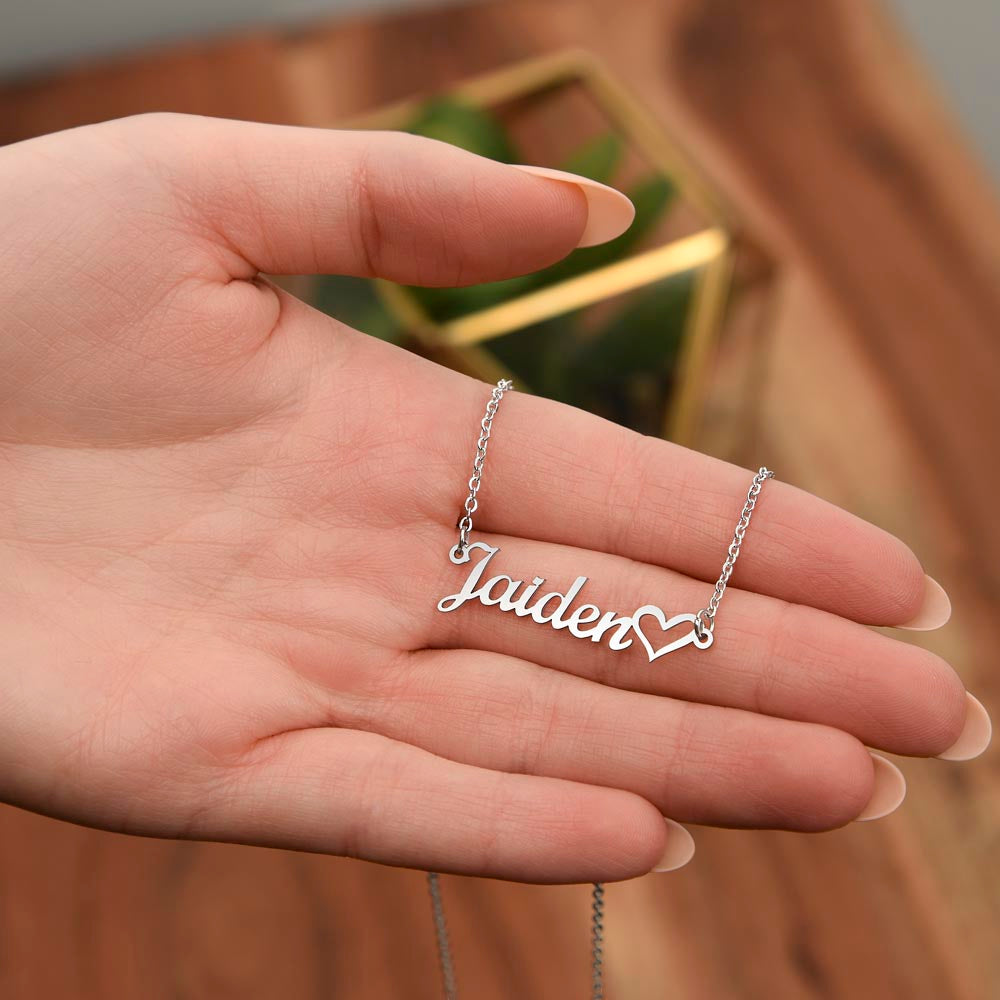 Collar con nombre personalizado con corazón 