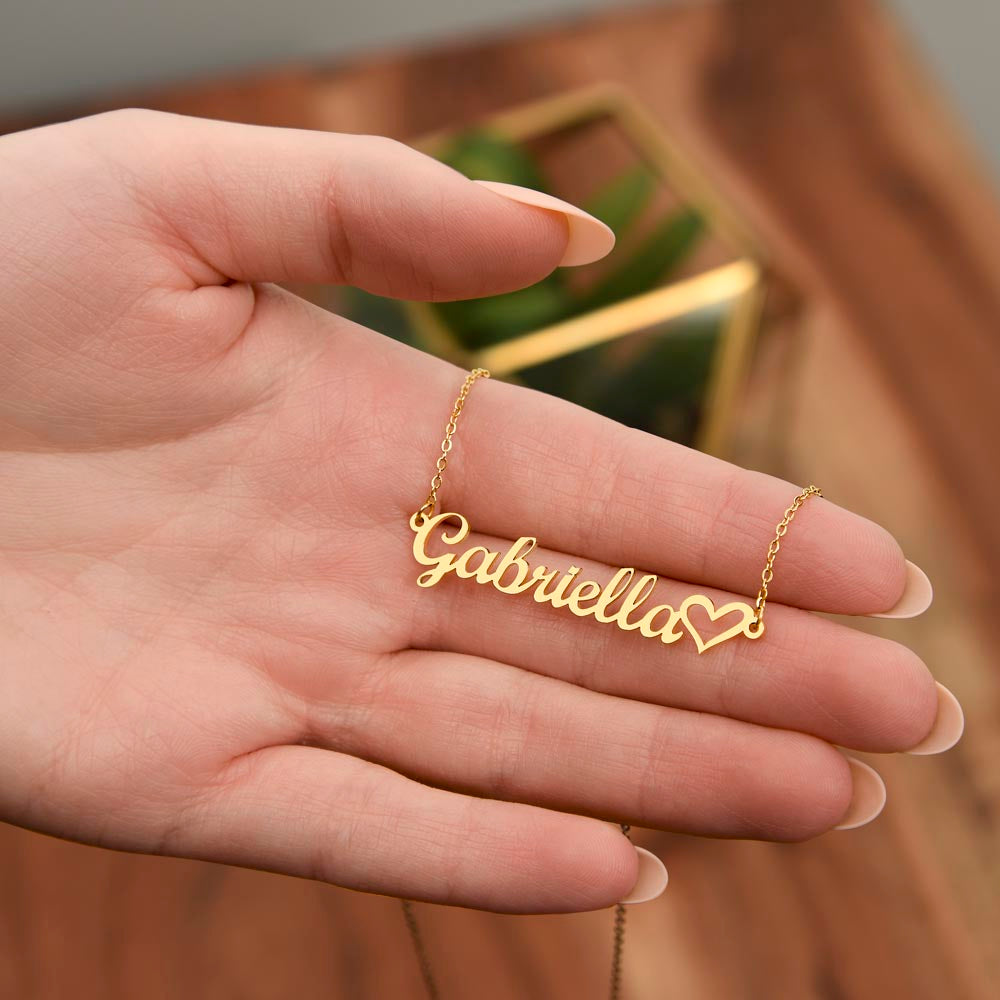 Collar con nombre personalizado con corazón 