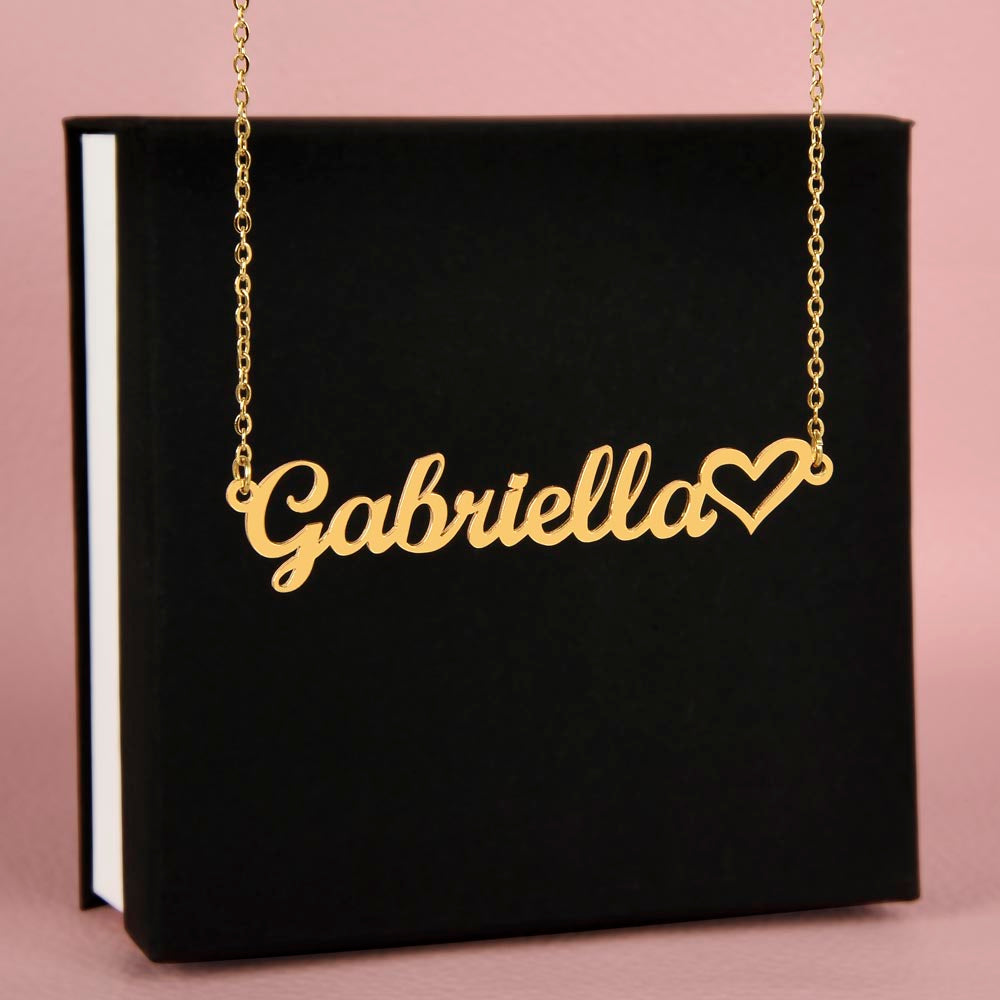 Collar con nombre personalizado con corazón 
